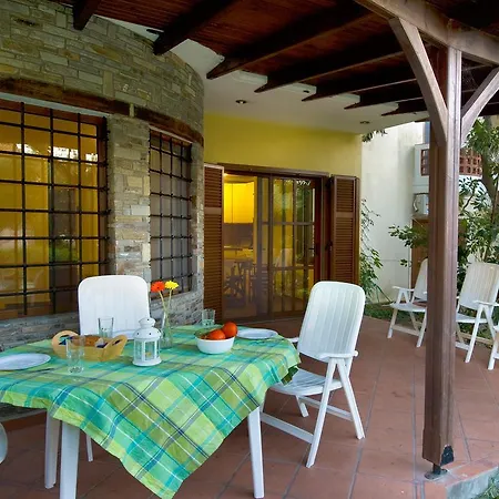 Amaryllis Summer Maisonettes *